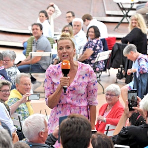 ZDF - Fernsehgarten. Moderatorin Andrea Kiwi Kiewel während der ZDF - Unterhaltungsshow Fernsehgarten am 05.06.2022 in Mainz. 20220605MWI19012