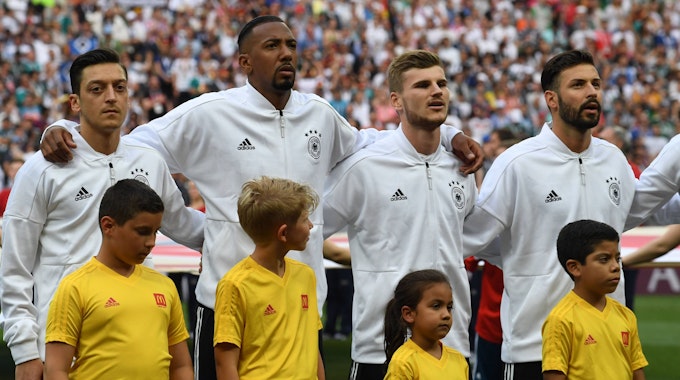 Mesut Özil, Jerome Boateng, Timo Werner und Marvin Plattenhardt (v.l.n.r.) vor dem WM-Spiel zwischen Deutschland und Mexiko am 17. Juni 2018.