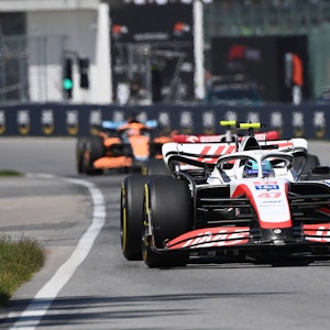 Mick Schumacher fährt in seinem Haas über die Strecke