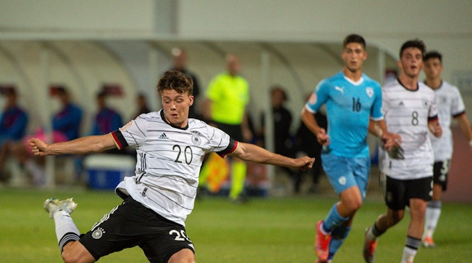 Sidney Raebiger im Trikot der deutschen U17-Nationalmannschaft.