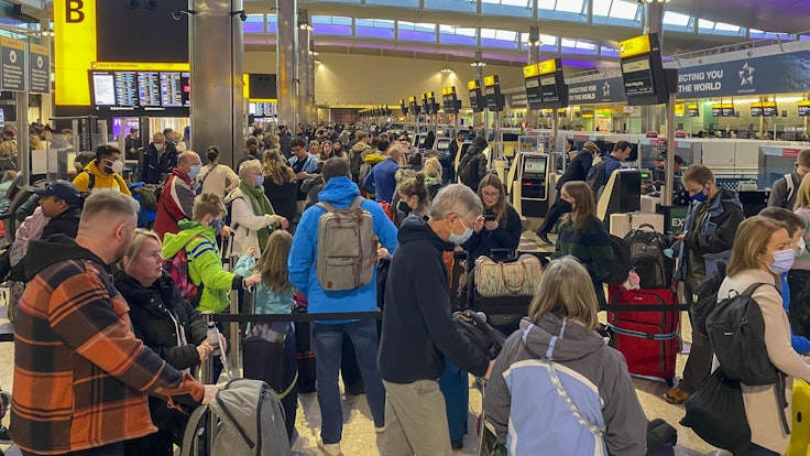 Am Flughafen London Heathrow ist am vergangenen Wochenende ein großes Chaos ausgebrochen. Das Foto zeigt Fluggäste am 9. April 2022.