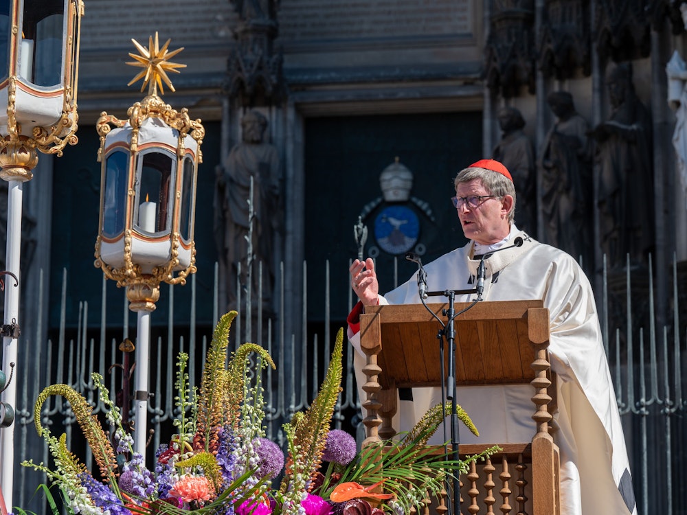 Köln: Rainer Maria Kardinal Woelki beim Pontifikalamt auf dem Roncalliplatz an Fronleichnam.