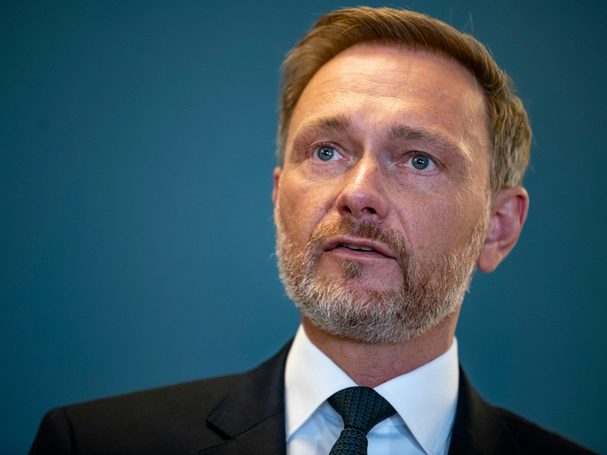 Christian Lindner (FDP), Bundesminister der Finanzen, gibt ein Statement zur Übergewinnsteuer im Finanzministerium.