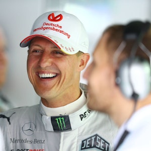 Michael Schumacher hat gute Laune beim Rennen in seinem Heimatland.