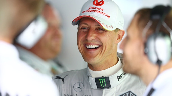 Michael Schumacher hat gute Laune beim Rennen in seinem Heimatland.
