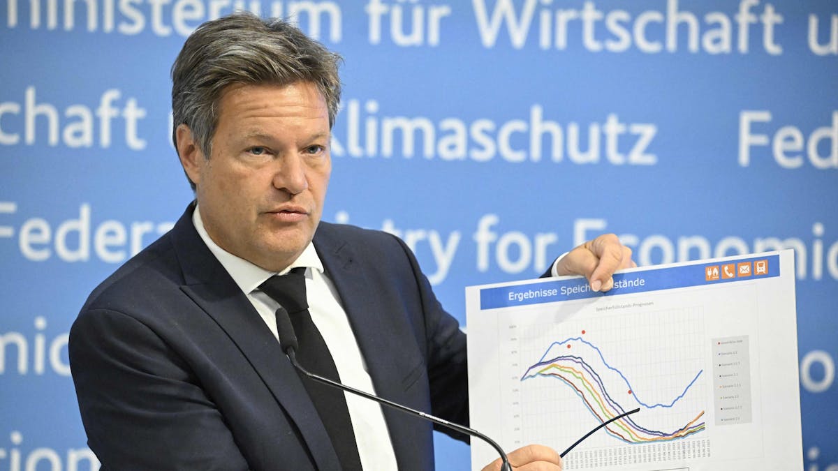 German Minister of Economics and Climate Protection Robert Habeck shows a graph featuring forecasts of storage levels as he gives a press conference on energy supply security, on June 23, 2022 at his Ministry in Berlin. (Photo by Tobias SCHWARZ / AFP)