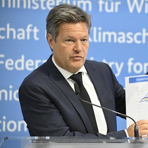 German Minister of Economics and Climate Protection Robert Habeck shows a graph featuring forecasts of storage levels as he gives a press conference on energy supply security, on June 23, 2022 at his Ministry in Berlin. (Photo by Tobias SCHWARZ / AFP)