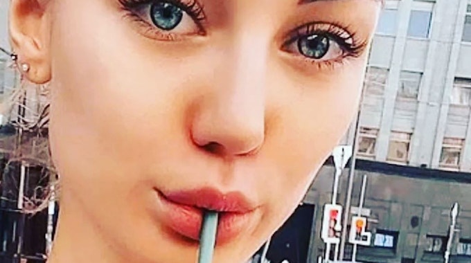 Die tragische Geschichte des russischen Models Gretta Vedler lässt einen fassungslos zurück. Die mittlerweile verstorbene 23-Jährige hat ihren eigenen Tod vorhergesagt. Das Selfie wurde am 19. März 2022 auf einem Memorial-Account für das Model auf Instagram hochgeladen. Foto: instagram.com/grettavedlermemorial