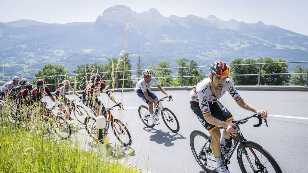 Maximilian Schachmann fährt bei der 7. Etappe der Tour de Suisse auf einer Bergetappe