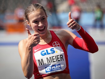Marlene Meier (TSV Bayer 04 Leverkusen) freut sich über ihre neu persönliche Bestzeit über 100 Meter Hürden.