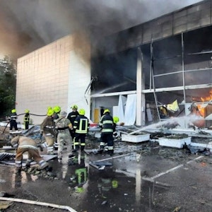 Ein Video zeigt die Flammen-Hölle in dem Einkaufszentrum in Kremenchuk.