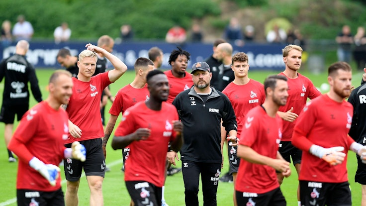 Steffen Baumgart und sein 1. FC Köln sind zurück auf dem Rasen. Am Montag (27. Juni 2022) stand das erste Mannschaftstraining der neuen Saison an.
