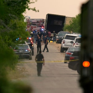 In einem abgelegenen Gebiet im Südwesten von San Antonio (USA) wurden zahlreiche Tote in einem Sattelauflieger gefunden.