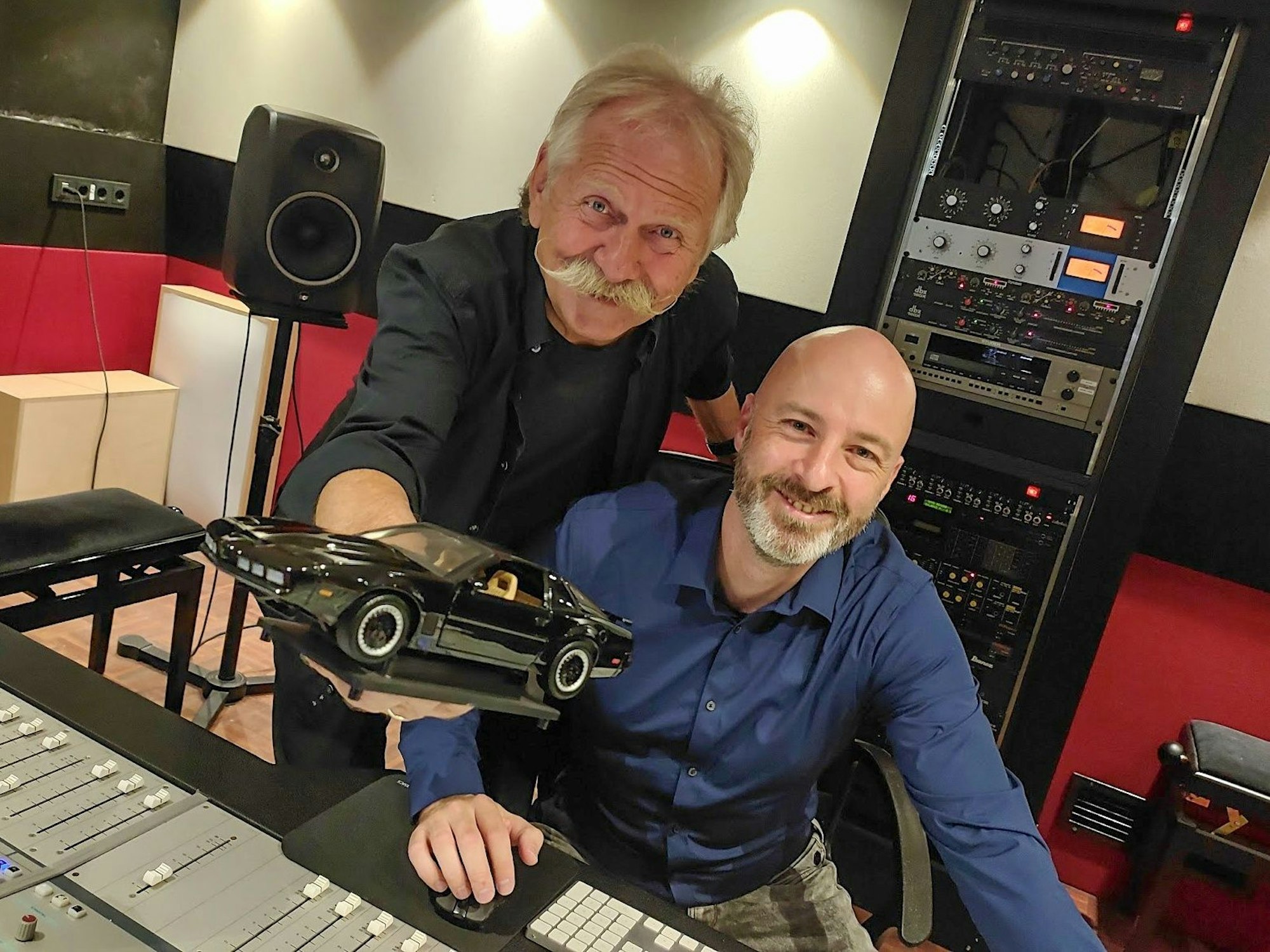 Henning Krautmacher und Christian Groeling im Tonstudio.