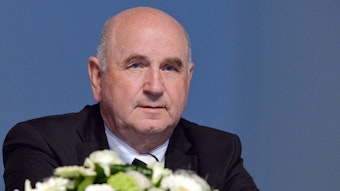 Prof. Dr. Reiner Körfer, hier bei einer Jahreshauptversammlung von Borussia Mönchengladbach im Jahr 2014, legt sein Amt als Aufsichtsratsvorsitzender nieder.