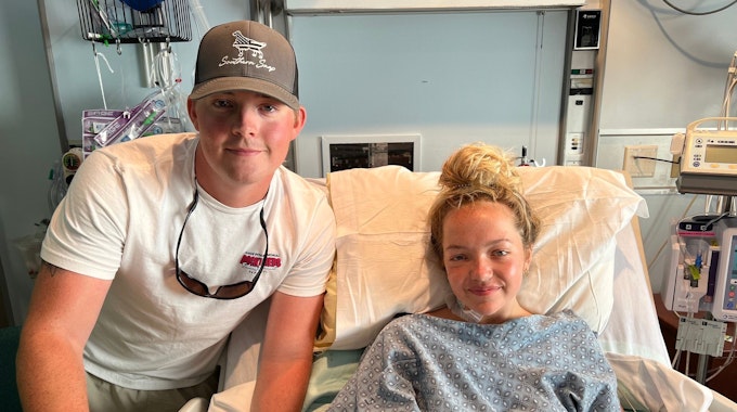 Addison Bethea, hier mit ihrem Bruder Rhett Willingham, muss nach einem Hai-Angriff weiter im Krankenhaus behandelt werden.