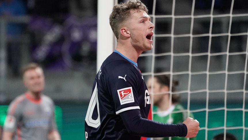 Fiete Arp beim Torjubel für Holstein Kiel im Spiel gegen den SC Paderborn.