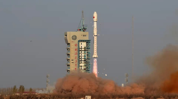Eine Langer-Marsch-4C-Rakete mit dem Satelliten Gaofen-3 03 an Bord startet vom Jiuquan Satellite Launch Center im Nordwesten Chinas.