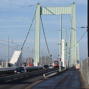 11.01.2022 Köln. Mülheimer Brücke.