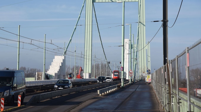 11.01.2022 Köln.
Mülheimer Brücke.