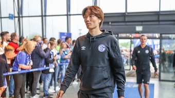 Ko Itakura am 07. Mai 2022, während der Anreise zum Spiel der 2. Bundesliga zwischen FC Schalke 04 - FC St. Pauli.