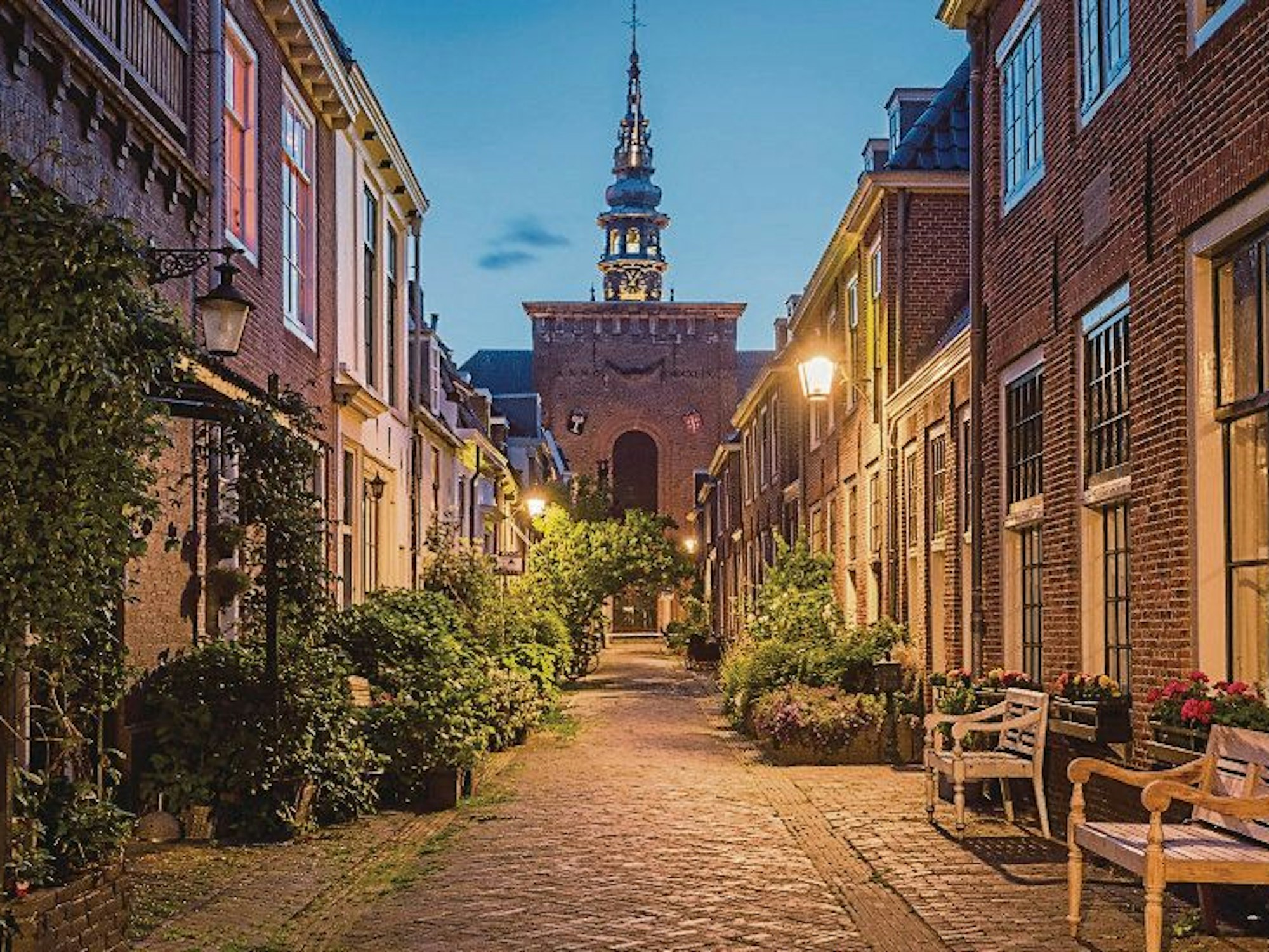 Abendstimmung in einer Gasse im niederländischen Haarlem (undatierte Aufnahme)