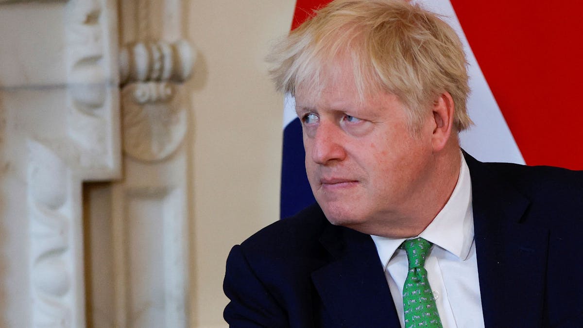 Boris Johnson, Premierminister von Großbritannien, hört zu bei einem Treffen in der 10 Downing Street mit der neuseeländischen Premierminister Ardern.