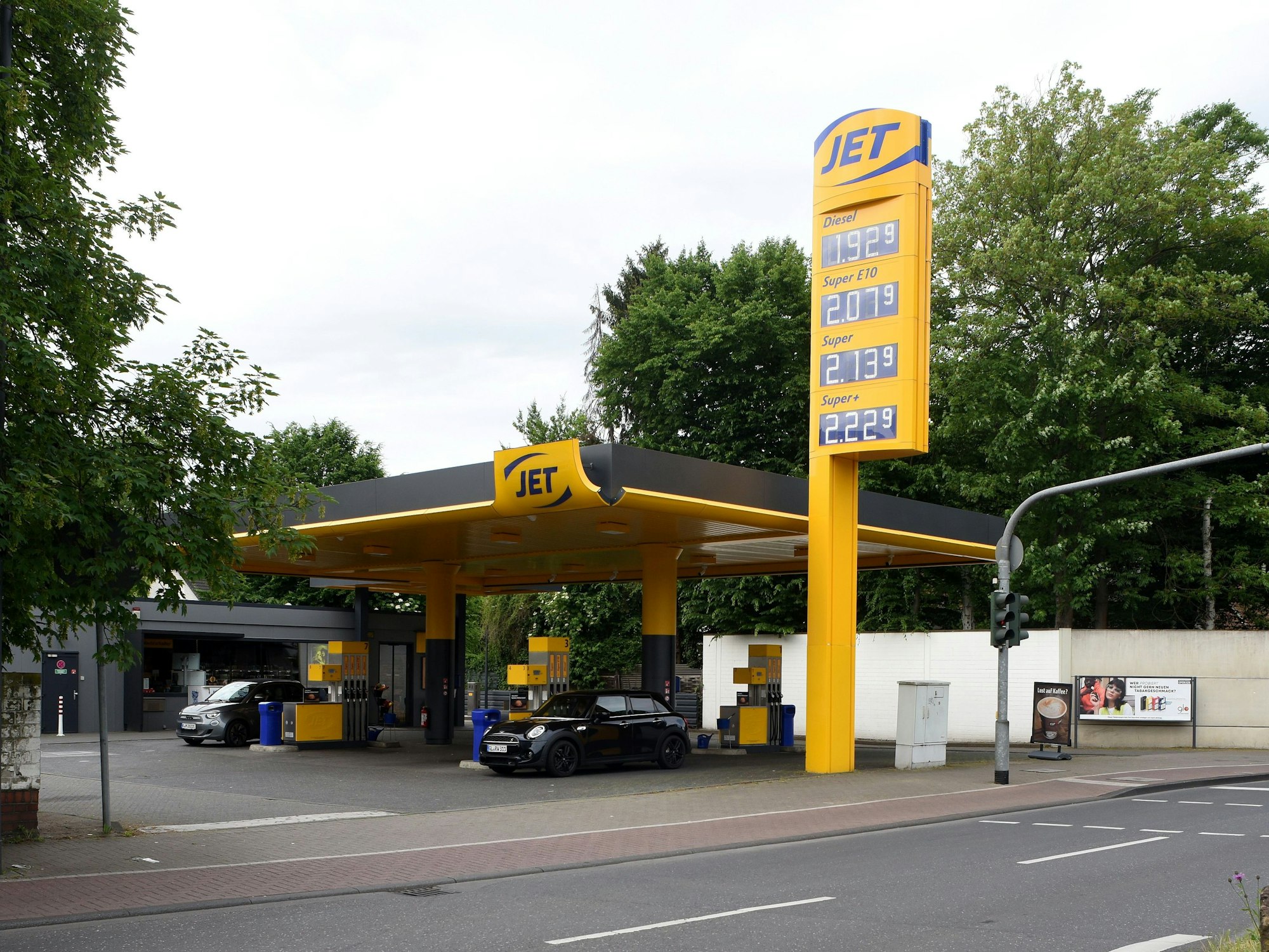 Eine JET-Tankstelle auf der Aachener Straße in Köln-Weiden.