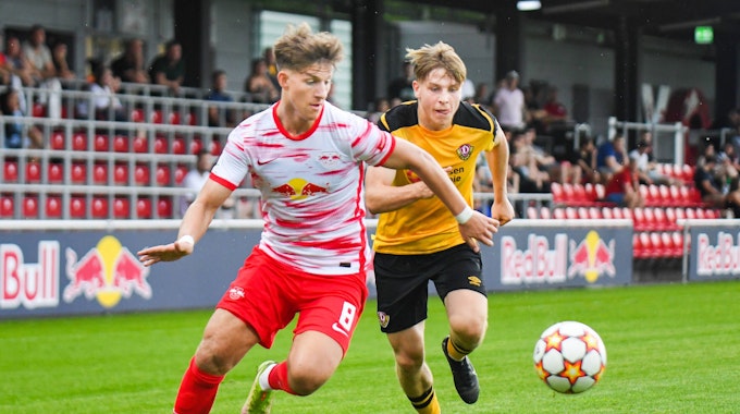 Kai Klefisch im Zweikampf für Leipzigs U19.