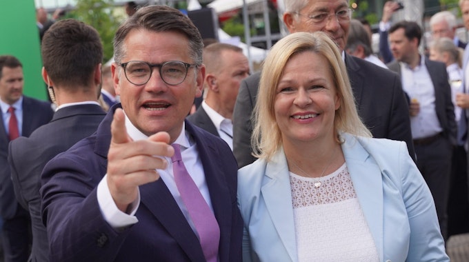 Boris Rhein (CDU), Hessischer Ministerpräsident, und Nandy Faser (SPD), Bundesinnenministerin, beim „Hessenfest“.