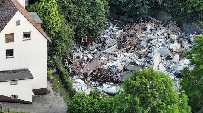 Luftaufnahmen zeigen das Ausmaß der Zerstörung in Hemer (NRW). Das Mehrfamilienhaus war am Freitag (8. Juli 2022) eingestürzt, mehrere Menschen wurden verletzt, eine Frau starb.
