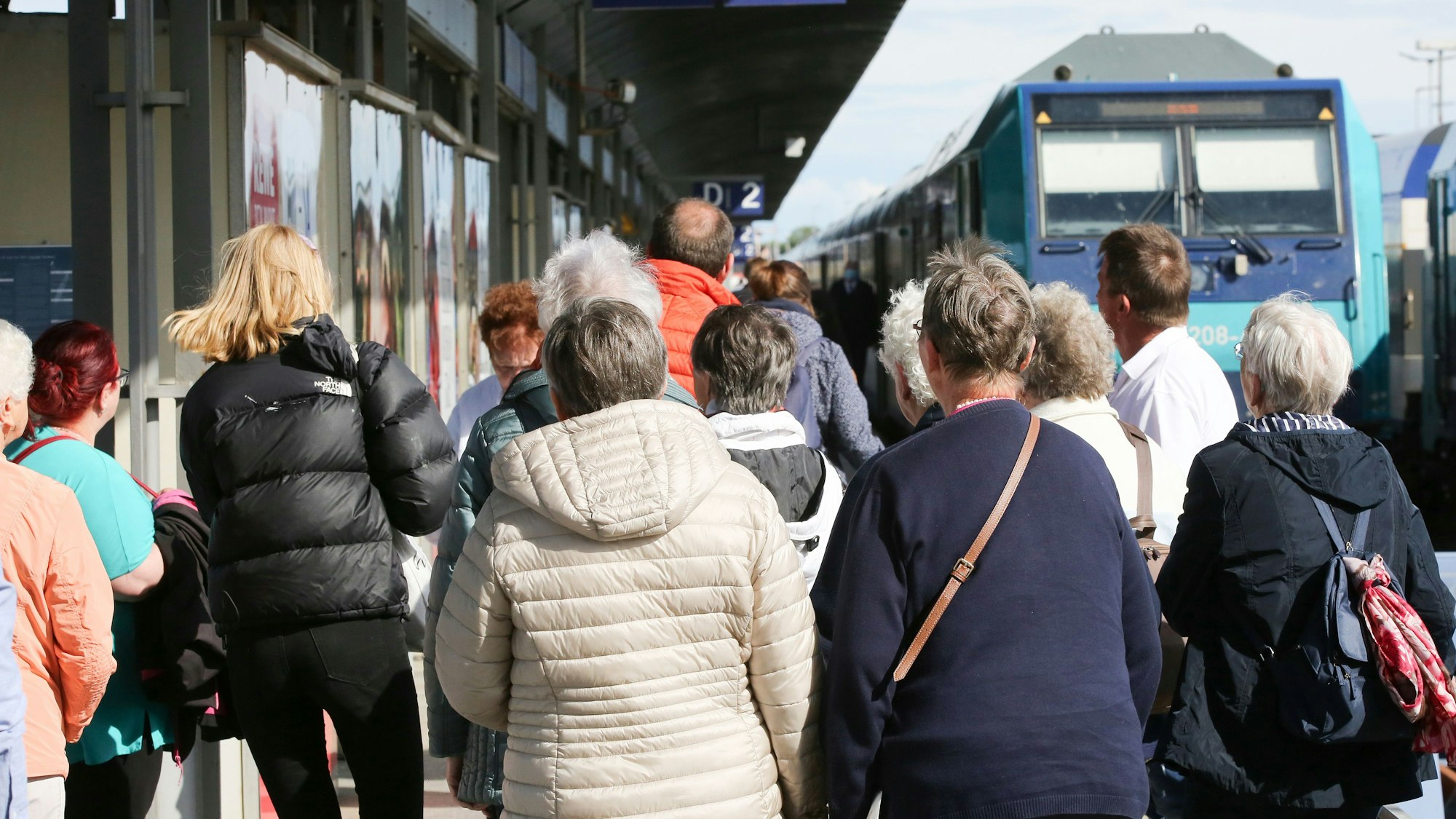 Ein Zug nach Sylt musste aufgrund einer Bombendrohung gestoppt werden. Hier ein Archivfoto vom Bahnhof Westerland.