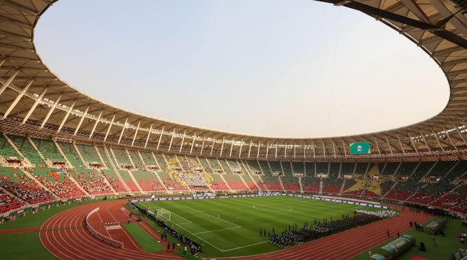 Die leeren Tribünen des Stade Paul Biya vor dem Spiel zwischen dem Senegal und Ägypten.