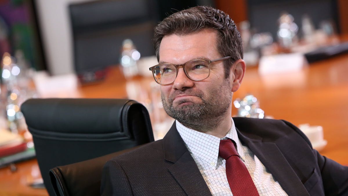 Justizminister Marco Buschmann meldet sich zum Ballermann-Hit zu Wort.