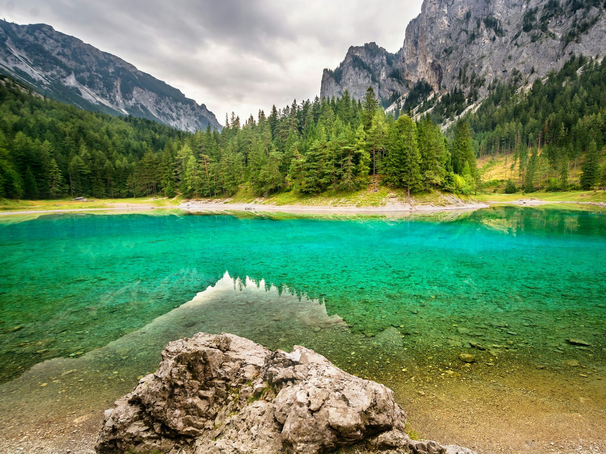 Der Grüne See ist aufgrund seiner Farbe ein wahres Naturschauspiel.