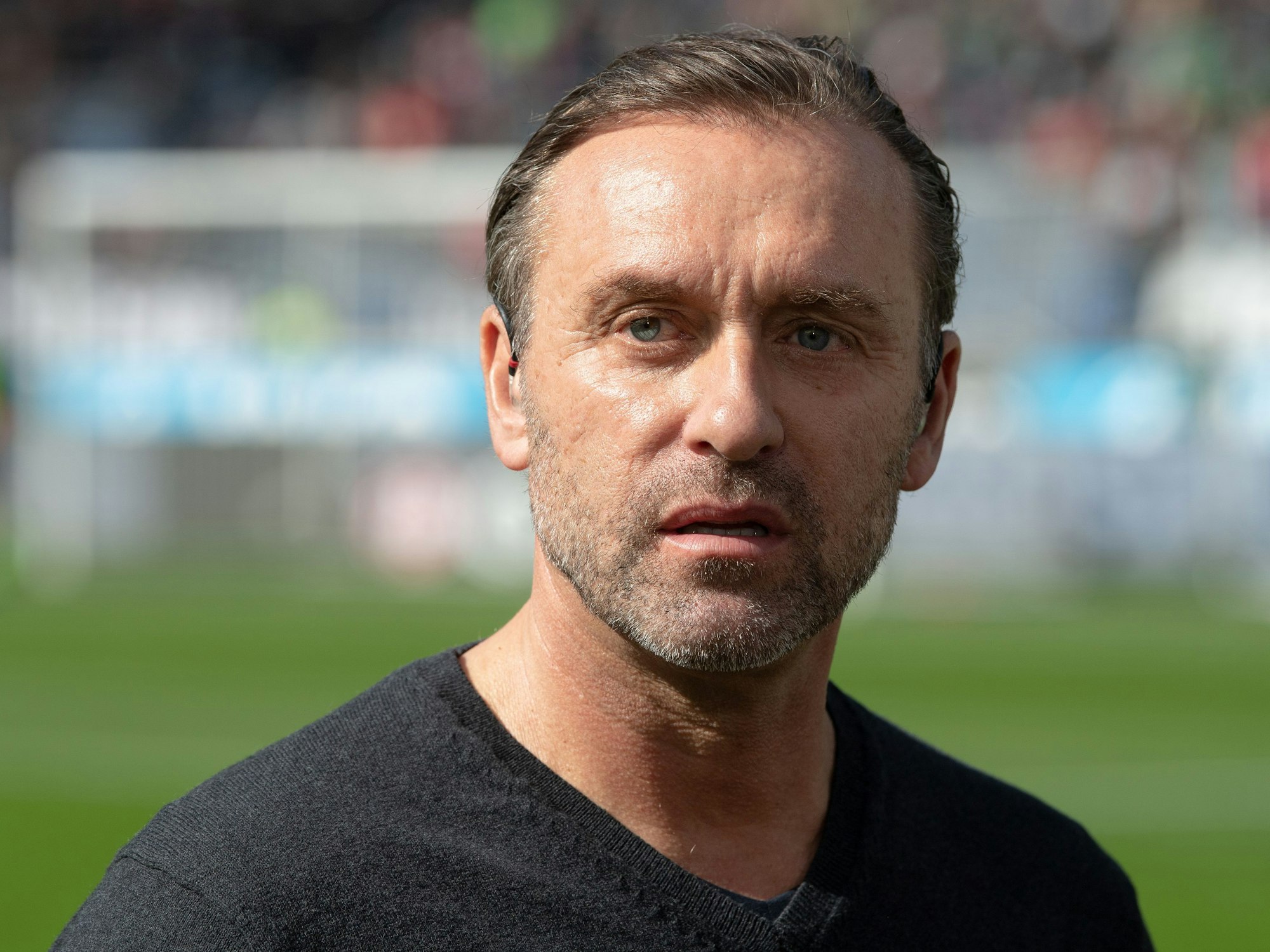 Thomas Doll steht als Hannover-Trainer in der HDI Arena.