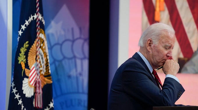 US-Präsident Joe Biden, hier am 1. Juli 2022 während eines virtuellen Treffens mit demokratischen Gouverneuren zum Thema Abtreibungsrechte im South Court Auditorium auf dem Campus des Weißen Hauses, kritisiert die harten Abtreibungsgesetze.