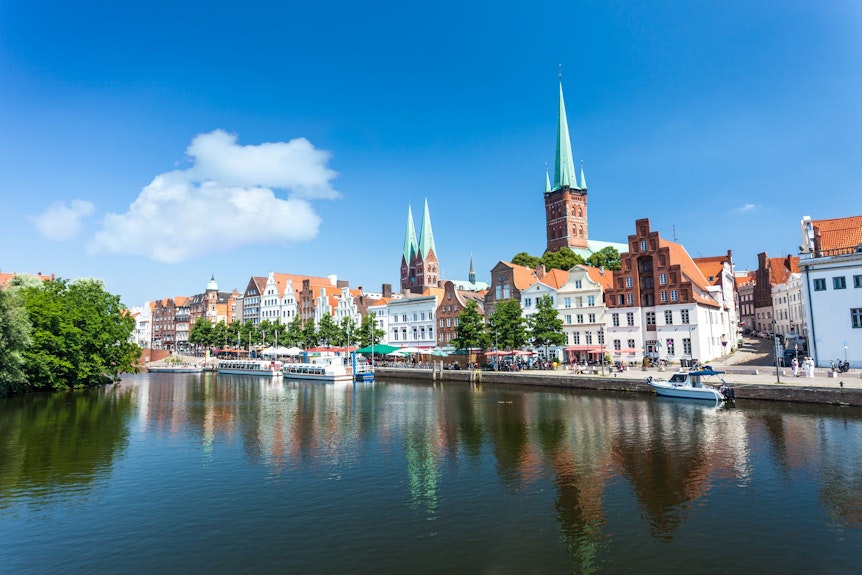 Lübecks Stadtbild ist geprägt von wunderschöner Backsteingotik.