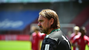 Gladbach Trainer Daniel Farke kurz vor Beginn des Vorbereitungsspiels zwischen Standard Lüttich und Borussia Mönchengladbach am 16. Juli 2022.