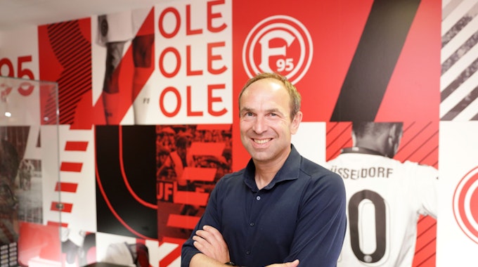 Fortuna Düsseldorfs Vorstand Alexander Jobst lächelt in die Kamera