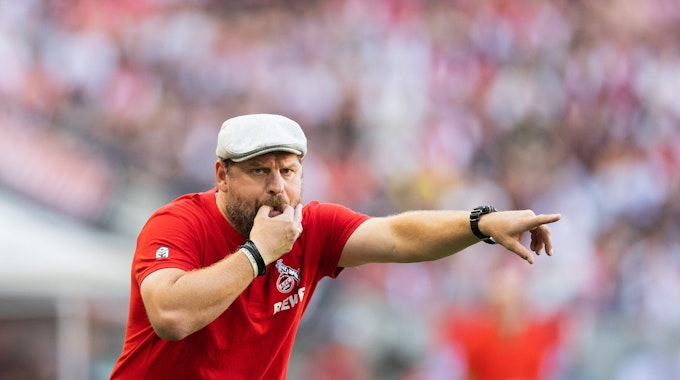 Die Kader-Auswahl könnte ihn ins Grübeln bringen: FC-Trainer Steffen Baumgart, hier beim Testspiel gegen den AC Mailand am 16. Juli 2022 in Köln.