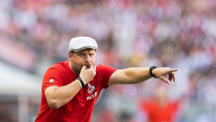 Die Kader-Auswahl könnte ihn ins Grübeln bringen: FC-Trainer Steffen Baumgart, hier beim Testspiel gegen den AC Mailand am 16. Juli 2022 in Köln.