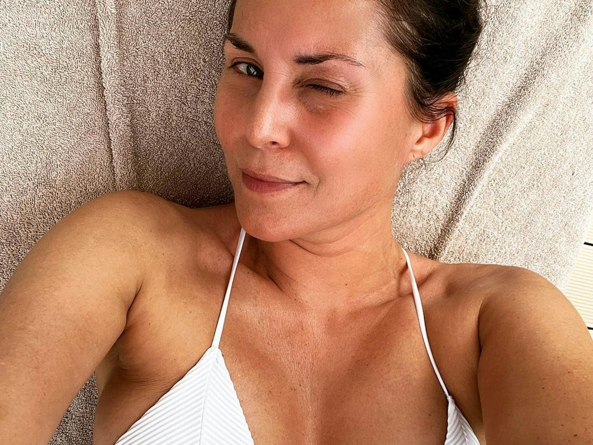 „Sat.1-Frühstücksfernsehen“-Moderatorin Vanessa Blumhagen, hier auf einem Instagram-Selfie vom Juni 2022, meldet sich aus dem Urlaub im Bikini.