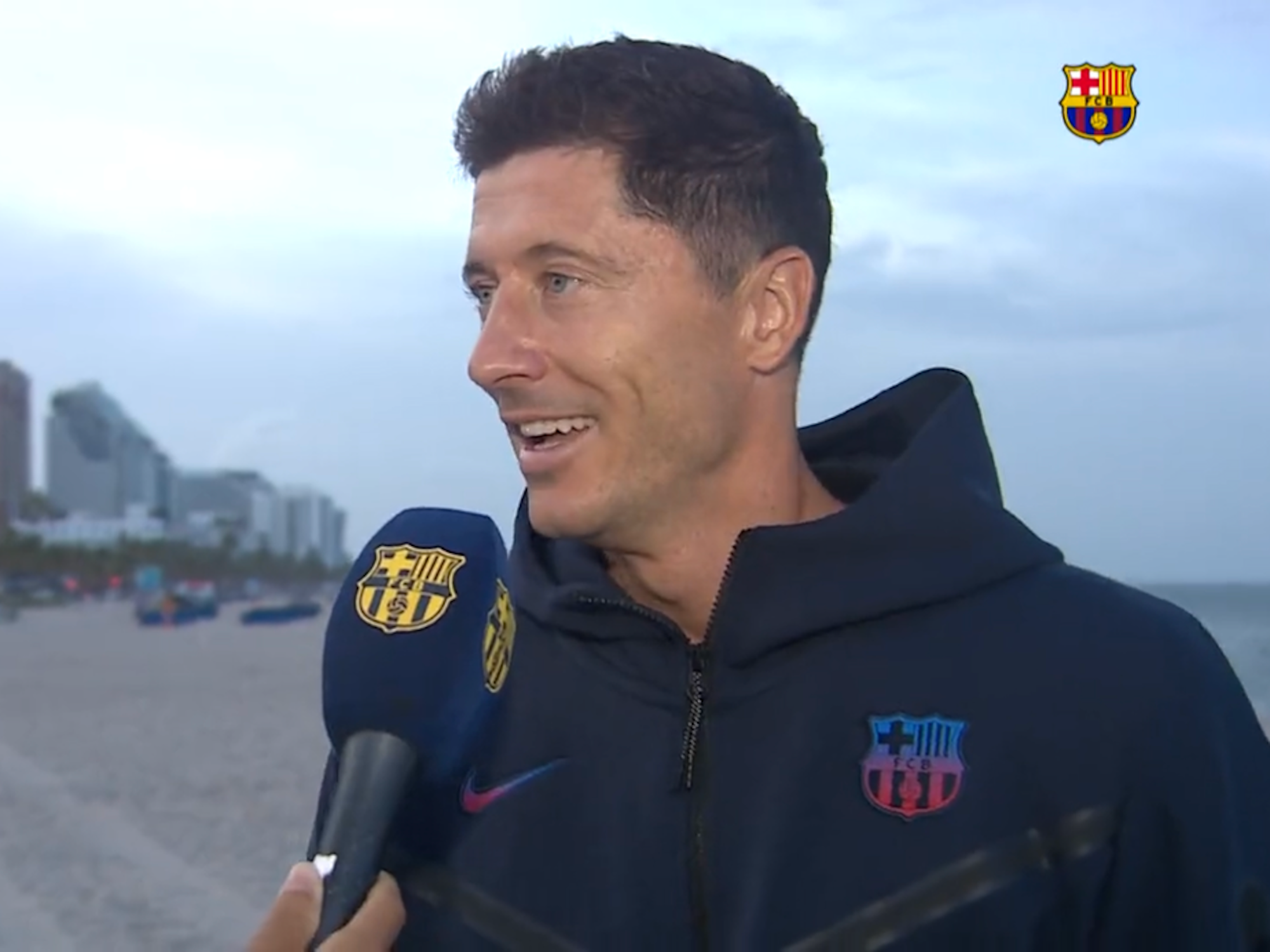 Robert Lewandowski bei einem Interview mit dem FC Barcelona.