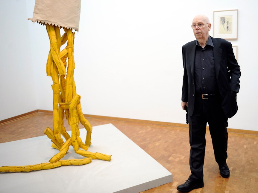 Pop-Art-Künstler Claes Oldenburg bei einer Ausstellung in Köln im Jahr 2012.