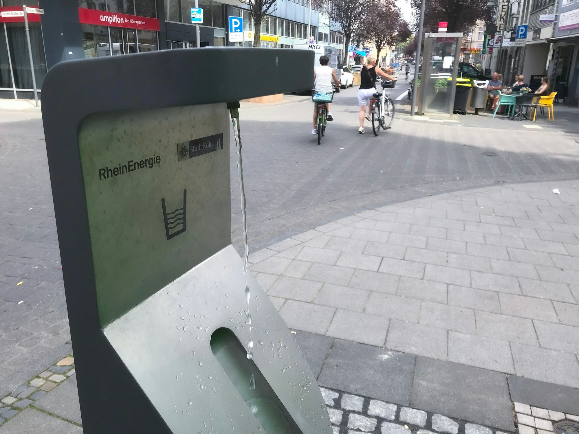 Ein Trinkwasserbrunnen an der Deutzer Freiheit in Köln.