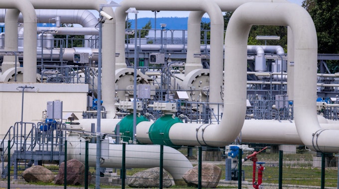 Rohrsysteme und Absperrvorrichtungen in der Gasempfangsstation der Ostseepipeline Nord Stream 1 und der Übernahmestation der Ferngasleitung OPAL (Ostsee-Pipeline-Anbindungsleitung).