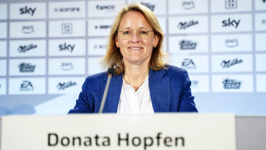 DFL-Chefin Donata Hopfen auf einer Pressekonferenz nach der Mitgliederversammlung der Bundesliga