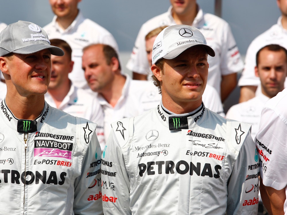 Michael Schumacher (links) und Nico Rosberg bei der Team-Präsentation von Mercedes.