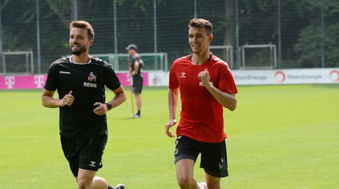 Dejan Ljubicic (r.) trainierte am Mittwoch (20. Juli 2022) individuell mit Reha-Coach Leif Frach.